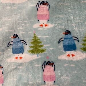 NWOT Penguin Design Fleece Throw Blanket